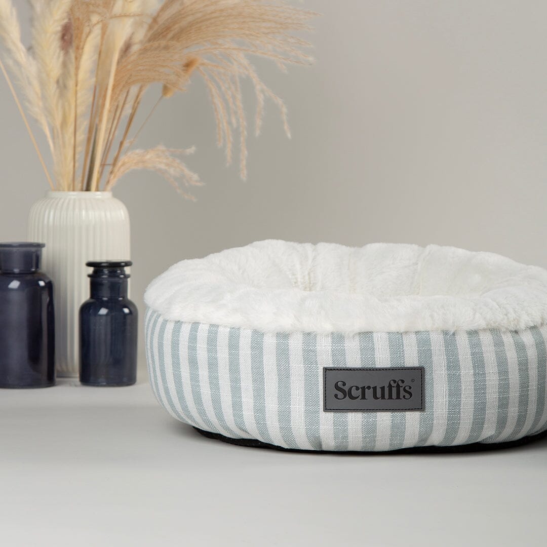 Coastal cat bed in green stripe 